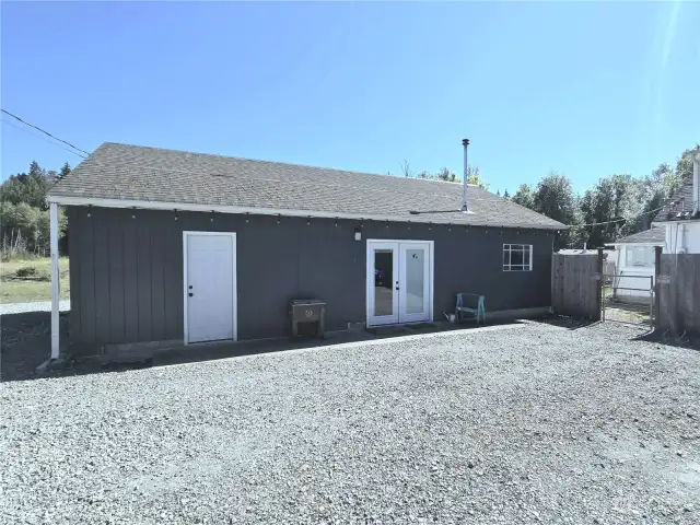 24' x 39' Outbuilding has been used a professional dog grooming business. Seller intends to take all dog grooming related items with them. However, everything is negotiable for the right price. Please see the attached listing supplements and/or 3D tour for additional details.