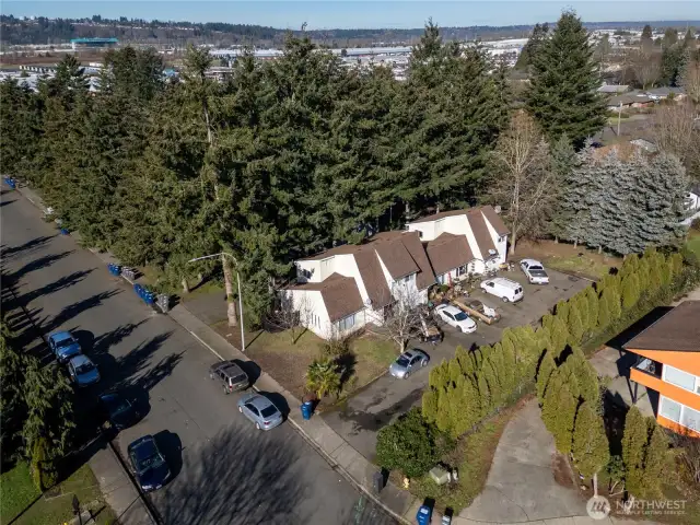 Just minutes from highways, downtown Auburn, & Green River College.