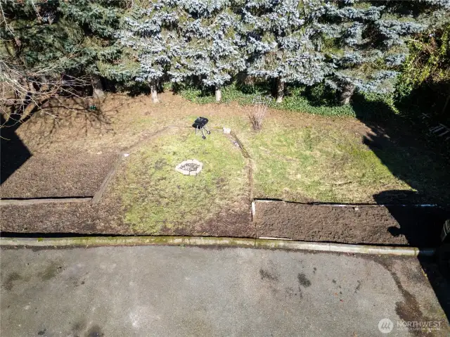 Possible additional unit? It looks possible based on zoning but buyer to verify.
