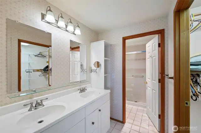 6553 Primary Bathroom.