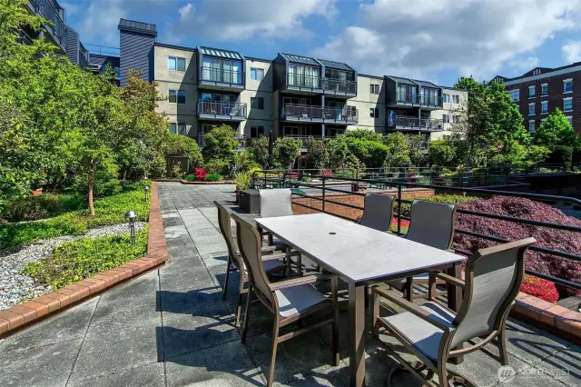 Al Fresco community dining.