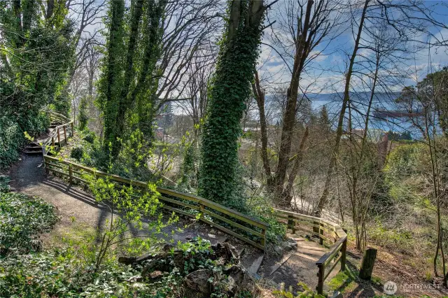 The trail to upper Kinnear park.