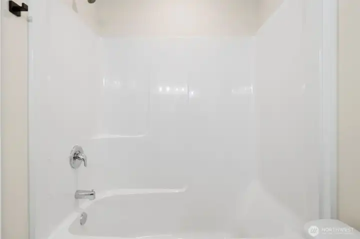 2nd Floor full bath