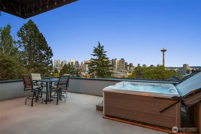 Deck with Hot-Tub