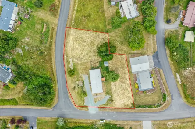 Estimated property lines of the 3 lots.