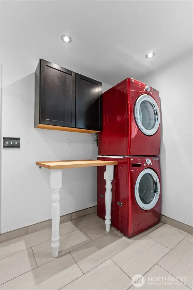Downstairs Full Bath/Laundry
