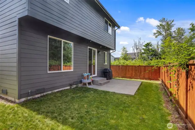 Fully fenced yard. Neighbors to only one side!