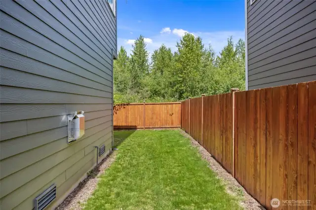 Fully fenced yard, only one neighbor here!