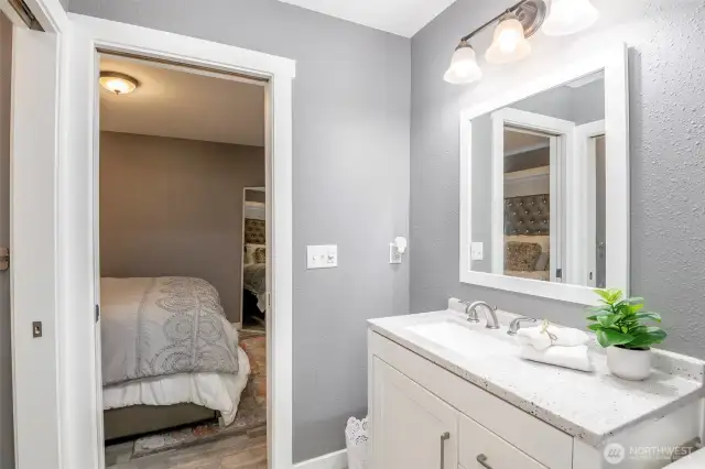 Upper unit Jack and Jill bathroom.