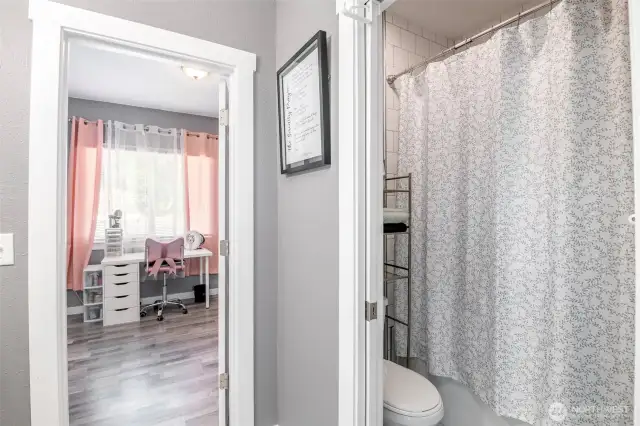 Seperate tub and toilet on the main floor.