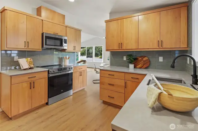Amazing open kitchen with new cabs, quartz counters, SS appliance my oh my!