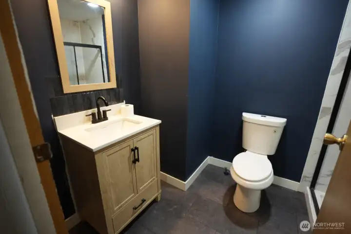 Primary bedroom bathroom.