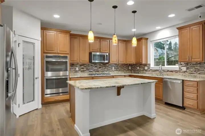 Island with eating bar