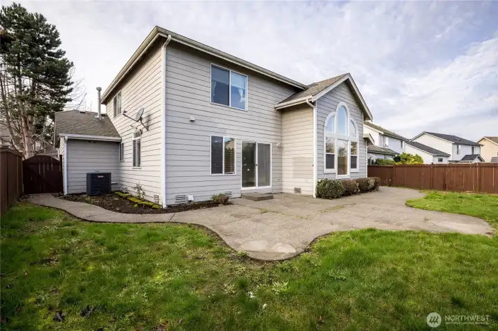 Fully-fenced back yard