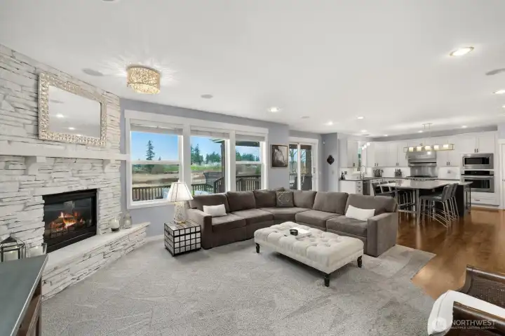 Beautiful views an amenities inside and outside.