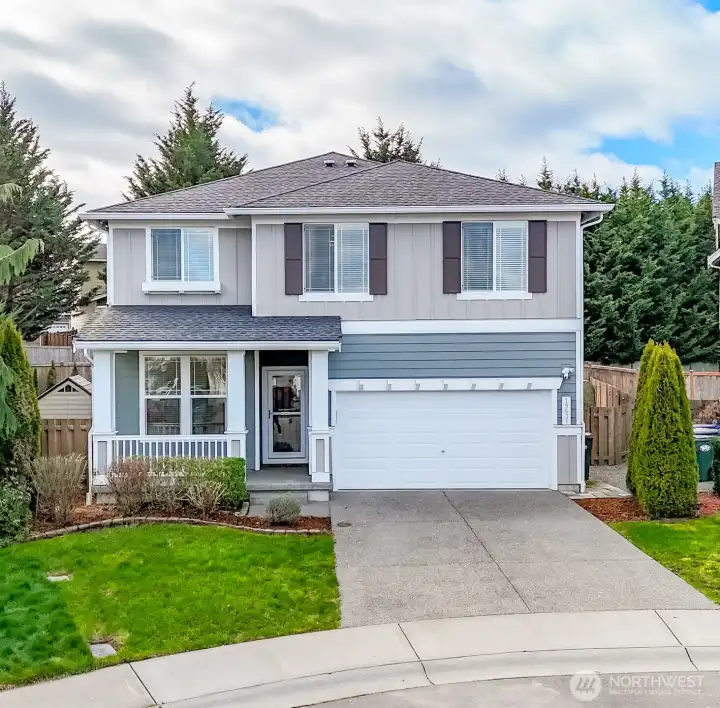 2944 sq ft home with 4 bedrooms, a den and upstairs loft.