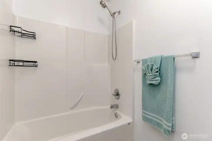 Upstairs bathroom tub/shower