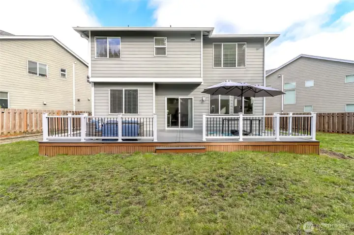 Straight on view of the full length deck.