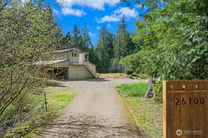 Large barn with over 1000 sqf useable space