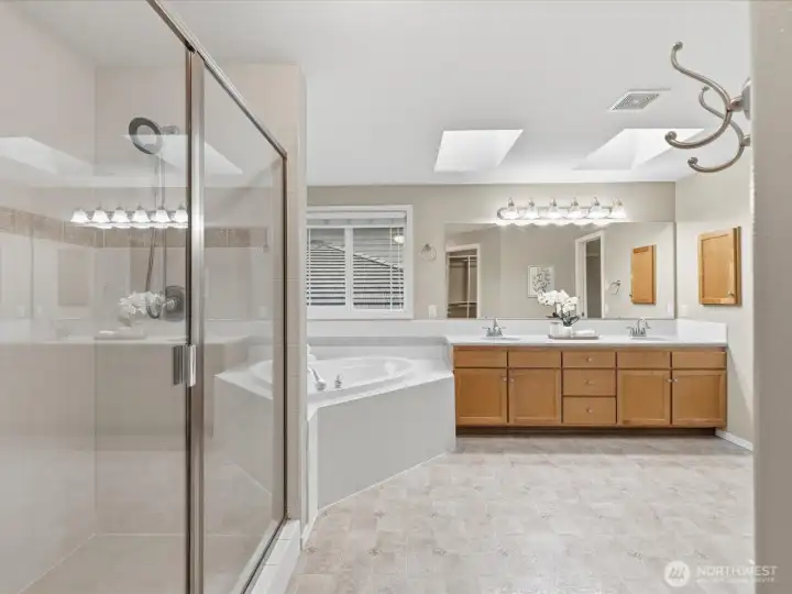 Luxurious five piece bath.