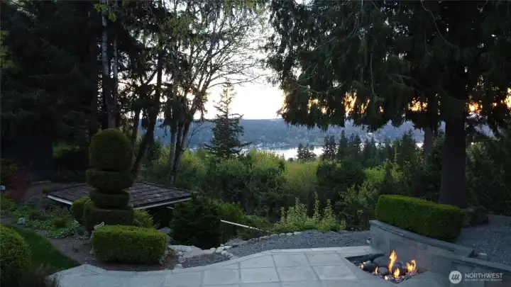 Built-in gas firepit.