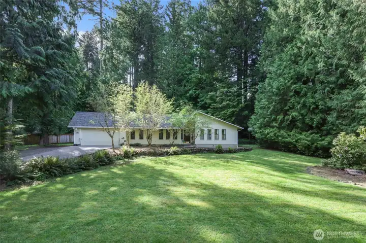 PNW Dream--large lot, open space, lush greenery; a quality-built home in winding, mature neighborhood off Eld Inlet!