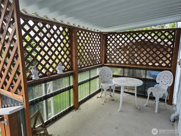 Side porch sitting area, has washer / dryer hookups avaliable