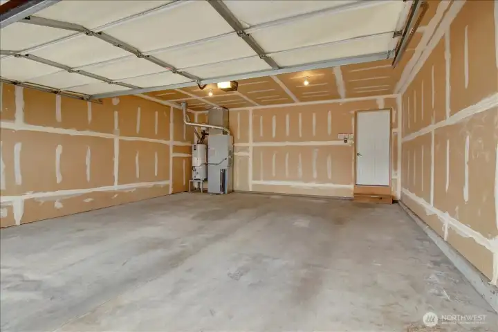 Clean and clear 2 car garage
