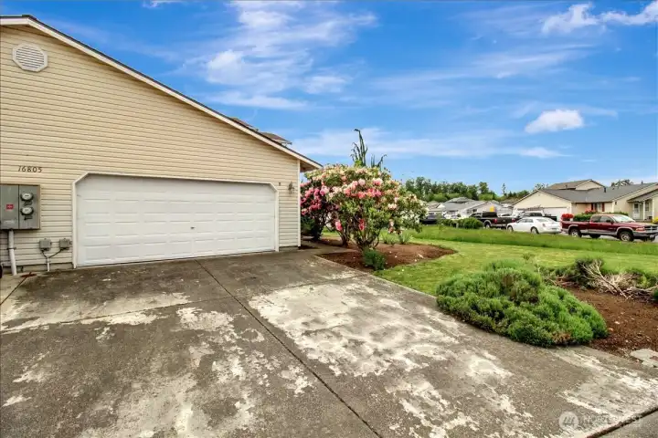 Driveway with ample space for 2 cars outside and 2 cars inside