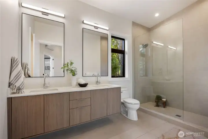 Double sinks and 3/4 bath