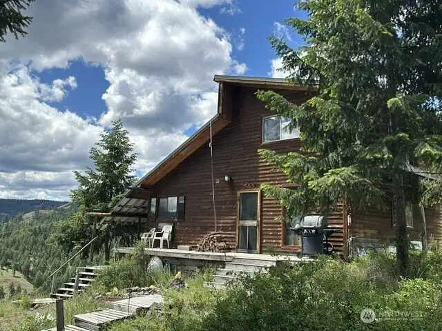Welcome to your cabin atop the mountain with expansive views across the valley and surrounding mountains!