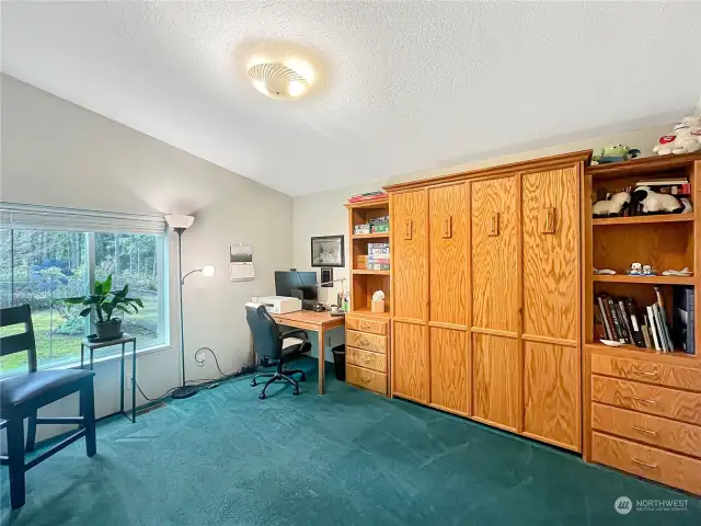 Office/Guest Room with pull down murphy bed
