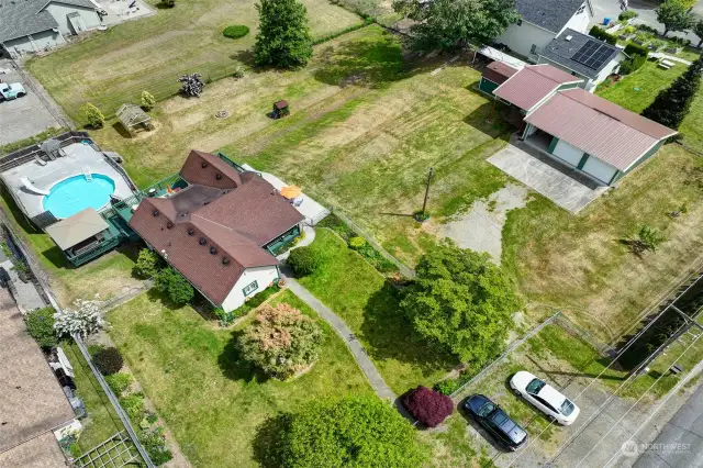 Conveniently located in the Puyallup Valley, just minutes away from the Foothills Trailhead - you are close to amenities, but feels more rural with almost an acre of land.