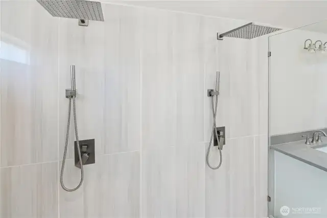 Two rain shower heads to enjoy luxury showering.