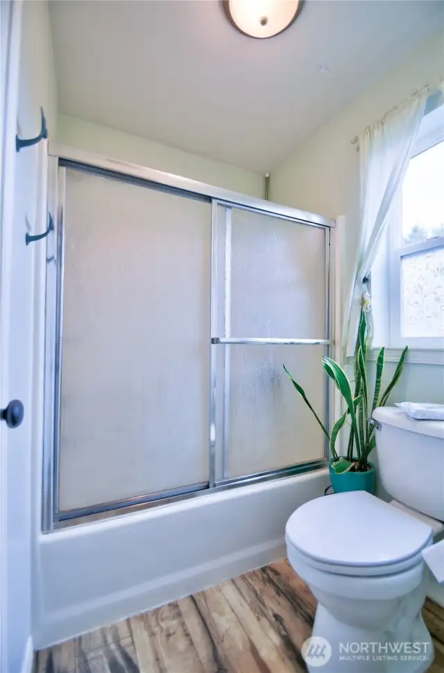 Full Guest Bathroom