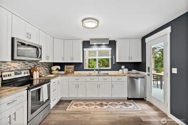 Spacious kithcen with large pantry