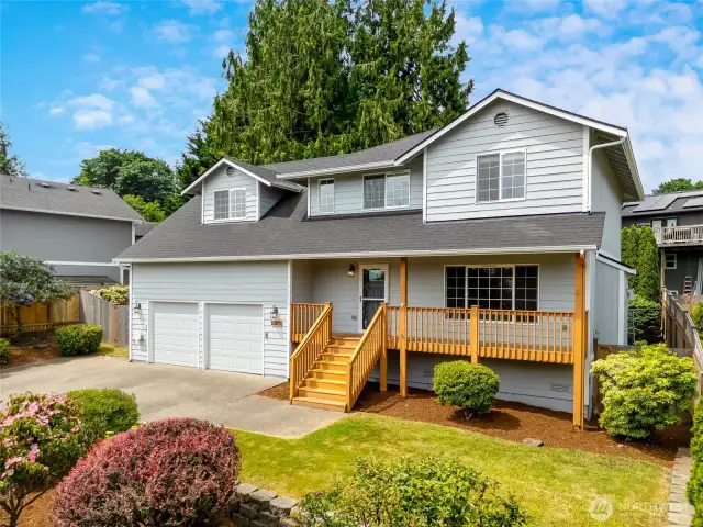 Gorgeous NW contemporary situated on a large manicured lot in S. Lake Stevens!