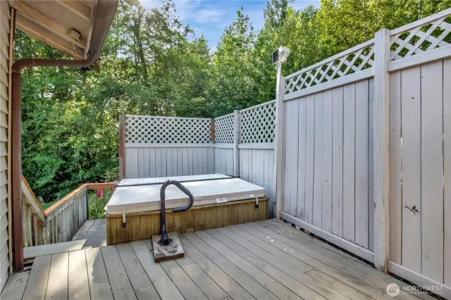 Deck with functioning hot tub off primary BR