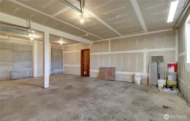 Oversized 2 car garage