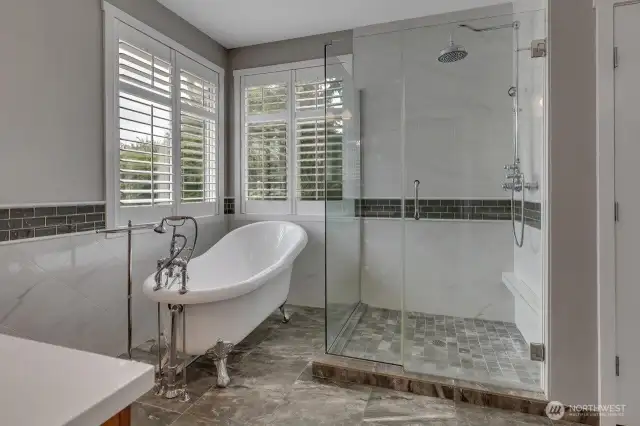 Beautiful clawfoot soaking tub