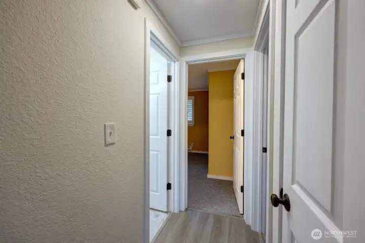 Hallway to the bathroom and bedrooms
