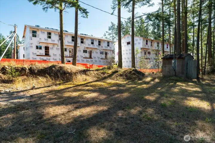 Looking to the propertyline of neighboring property