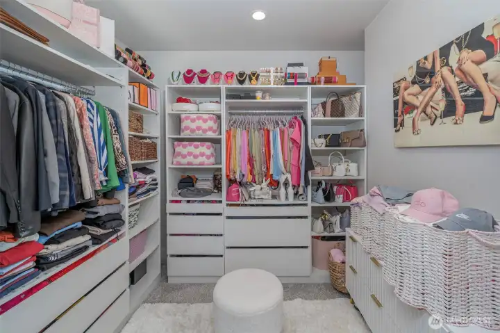 Walk in closet in main brm