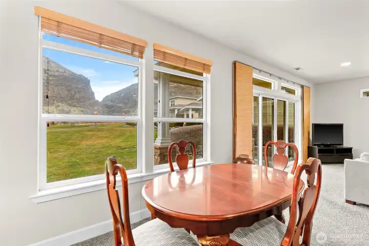 Vast Territorial, Columbia River, Golf Course Views