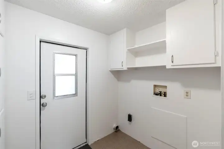 Door goes out to covered deck