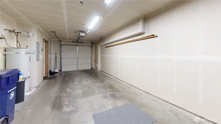 Plenty of room for 2 cars