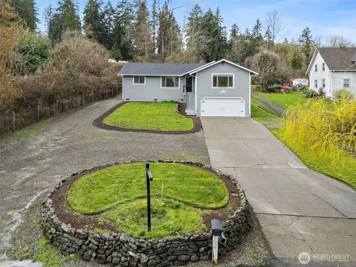 "Circle Drive with road to access back of .49 lot"