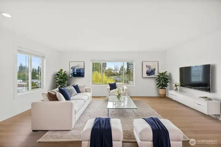 Huge oversize room with plenty of space for your family and friends! "