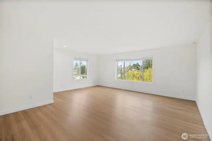 "Let your imagination run WILD, Media Room/ Man Cave / Game Room  in this wide open space !!