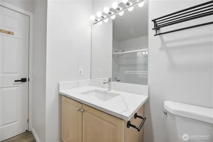 Main full size bathroom.